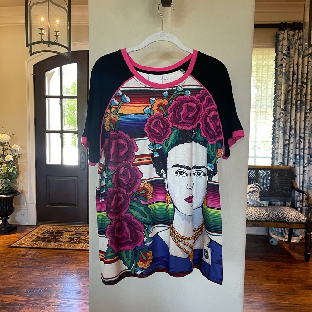 Double D Ranchwear Little Frida tee.  Size M